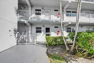 2400 NE 1st Ln, Boynton Beach, FL 33435 - Photo 2