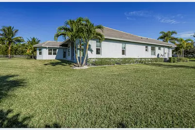 395 SW Sapphire Way SW, Vero Beach, FL 32968 - Photo 24