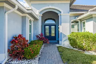 395 SW Sapphire Way SW, Vero Beach, FL 32968 - Photo 2