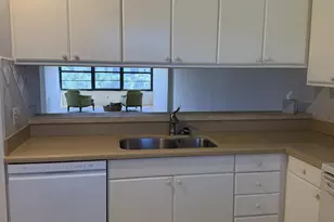 3710 Whitehall Dr, West Palm Beach, FL 33401 - Photo 8