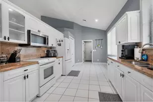 10393 Lexington Cir S, Boynton Beach, FL 33436 - Photo 6