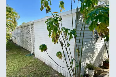 425 E Bougainvillea Drive, Deerfield Beach, FL 33442 - Photo 10