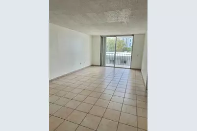 7601 Byron Avenue #3c, Miami Beach, FL 33141 - Photo 2