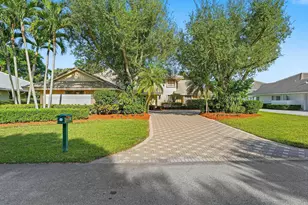 12 Marlwood Ln, Palm Beach Gardens, FL 33418 - Photo 2