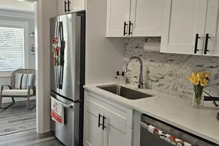 115 SE Celestia Ct, Port Saint Lucie, FL 34983 - Photo 8