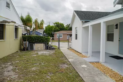908 W 5th Street, Riviera Beach, FL 33404 - Photo 10