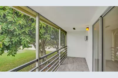 118 Sheffield E, West Palm Beach, FL 33417 - Photo 8