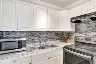 118 Sheffield E, West Palm Beach, FL 33417 - Photo 1
