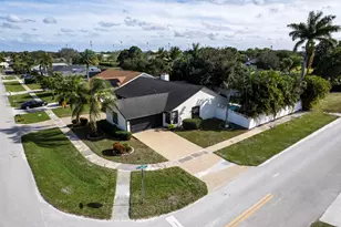 1855 Primrose Ln, Wellington, FL 33414 - Photo 32