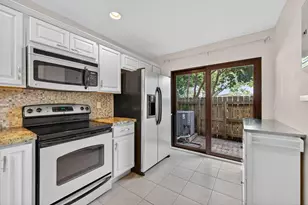 2140 NE 44th St, Lighthouse Point, FL 33064 - Photo 10