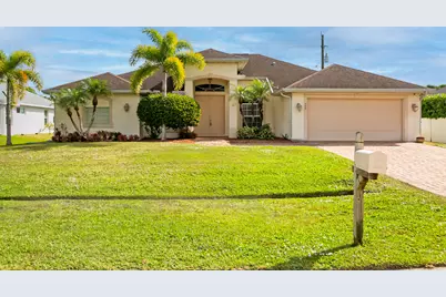 555 SE Nome Drive, Port Saint Lucie, FL 34984 - Photo 1