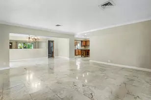 121 NE Spanish Ct, Boca Raton, FL 33432 - Photo 10