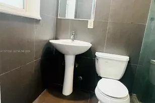 536 14th St, Miami Beach, FL 33139 - Photo 4