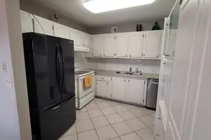 35 Somerset B, West Palm Beach, FL 33417 - Photo 6