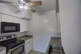 910 9th St, Lake Park, FL 33403 - Photo 20