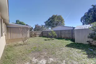 910 9th St, Lake Park, FL 33403 - Photo 22