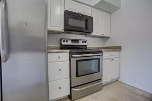 910 9th St, Lake Park, FL 33403 - Photo 6