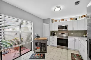 5710 Parkwalk Cir E, Boynton Beach, FL 33472 - Photo 8