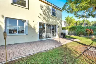 130 Canterbury Pl, Royal Palm Beach, FL 33414 - Photo 38