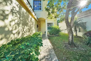 130 Canterbury Pl, Royal Palm Beach, FL 33414 - Photo 4