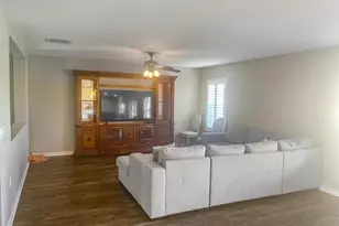 1641 Strathmore Cir, Mount Dora, FL 32757 - Photo 4