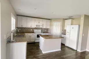 1641 Strathmore Cir, Mount Dora, FL 32757 - Photo 10