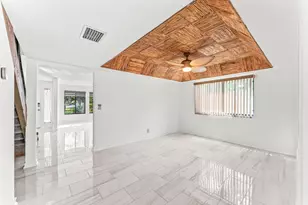 1075 Raintree Ln, Palm Beach Gardens, FL 33410 - Photo 12