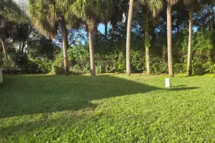 411 Sandtree Dr, West Palm Beach, FL 33403 - Photo 16