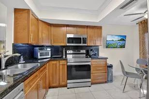 10911 Lake Front Pl, Boca Raton, FL 33498 - Photo 4