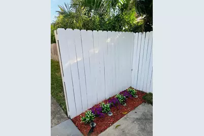 833 Briggs Street Street, West Palm Beach, FL 33405 - Photo 2
