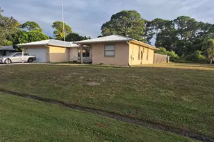 250 SE Walters Terrace, Port Saint Lucie, FL 34983 - Photo 4