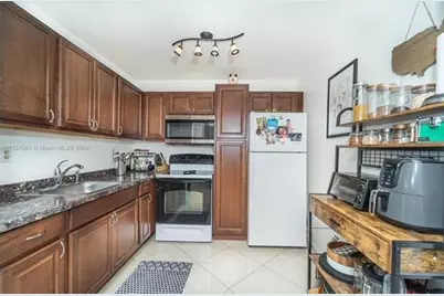 185 Normandy #D, Delray Beach, FL 33484 - Photo 4