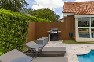 2291 Las Casitas Dr, Wellington, FL 33414 - Photo 12