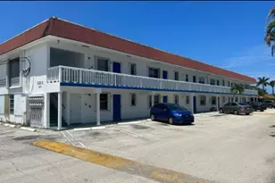 637 NE 6th Ct NE, Boynton Beach, FL 33435 - Photo 2