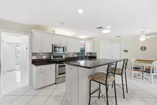 5151 SE Burning Tree Cir, Stuart, FL 34997 - Photo 8
