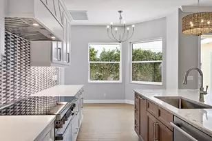 248 Honeysuckle Dr, Jupiter, FL 33458 - Photo 4