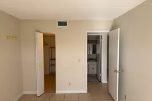 500 Village Green Cir W, Lake Worth Beach, FL 33461 - Photo 16