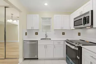 2534 Boundbrook Dr S, West Palm Beach, FL 33406 - Photo 10