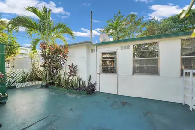 2078 NE 135th Lane, North Miami Beach, FL 33181 - Photo 4