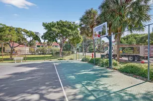 237 City View Dr, Fort Lauderdale, FL 33311 - Photo 36