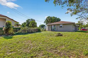 208 NE 14th Ave, Pompano Beach, FL 33060 - Photo 18