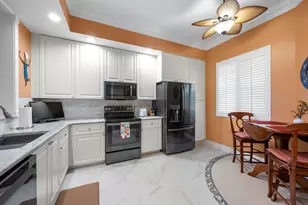 8 Harbour Isle Dr E, Fort Pierce, FL 34949 - Photo 2