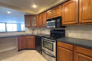 2425 Presidential Way, West Palm Beach, FL 33401 - Photo 2
