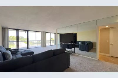 2425 Presidential Way #203, West Palm Beach, FL 33401 - Photo 8
