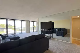 2425 Presidential Way, West Palm Beach, FL 33401 - Photo 8
