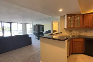 2425 Presidential Way, West Palm Beach, FL 33401 - Photo 4