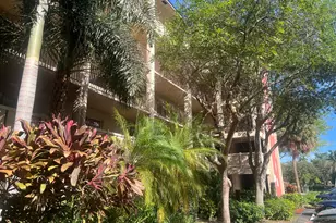 2208 S Cypress Bend Dr, Pompano Beach, FL 33069 - Photo 4