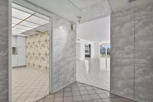 555 Oaks Ln, Pompano Beach, FL 33069 - Photo 16