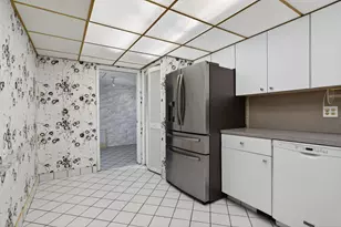 555 Oaks Ln, Pompano Beach, FL 33069 - Photo 30