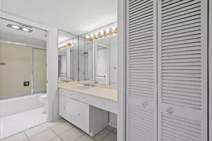 2425 Presidential Way, West Palm Beach, FL 33401 - Photo 32